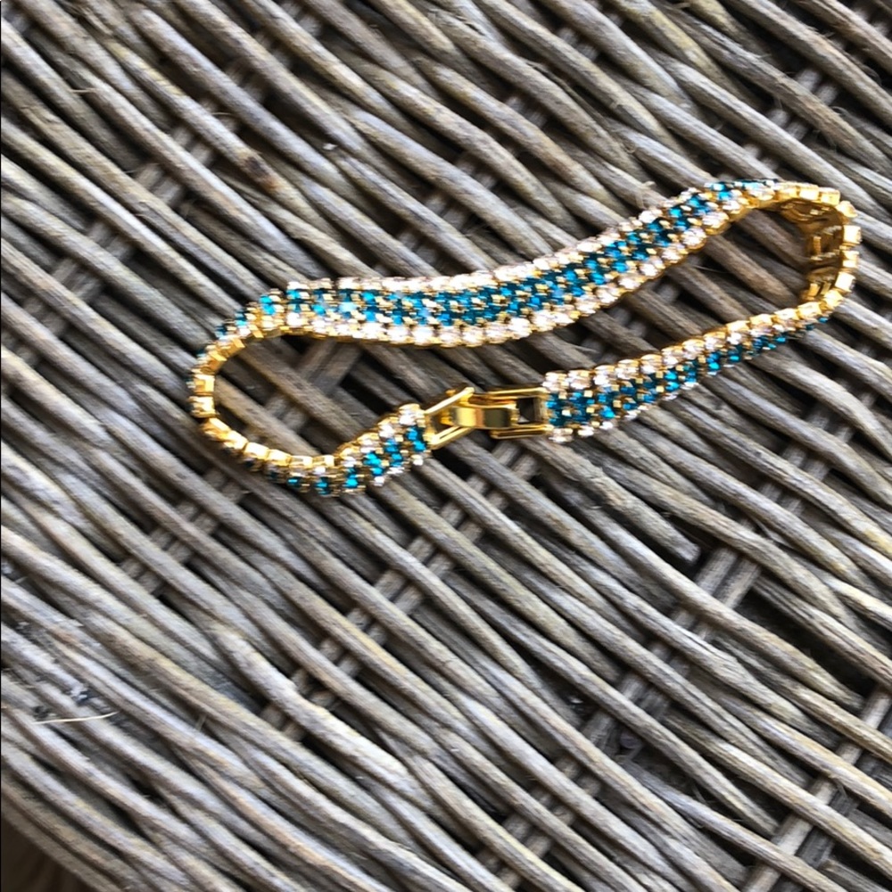 ⭐️Gold and emerald green bracelet. ⭐️